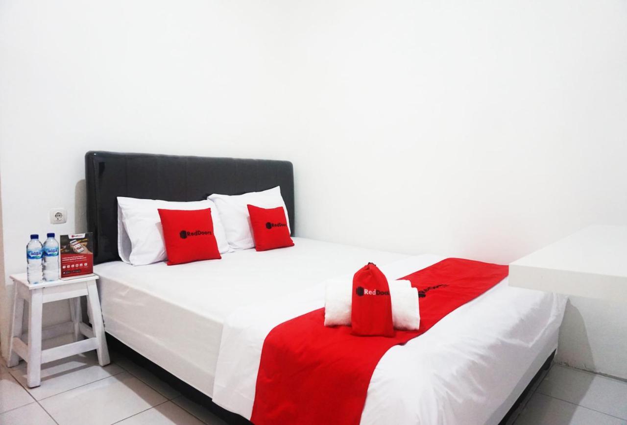 מלון Reddoorz @ Jalan Tanjung Blitar מראה חיצוני תמונה