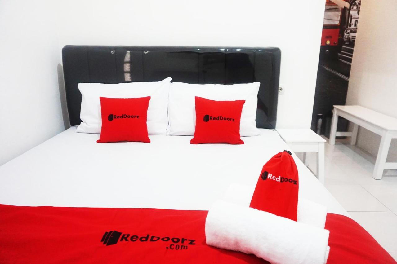 מלון Reddoorz @ Jalan Tanjung Blitar מראה חיצוני תמונה
