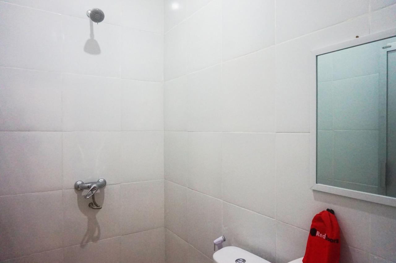 מלון Reddoorz @ Jalan Tanjung Blitar מראה חיצוני תמונה