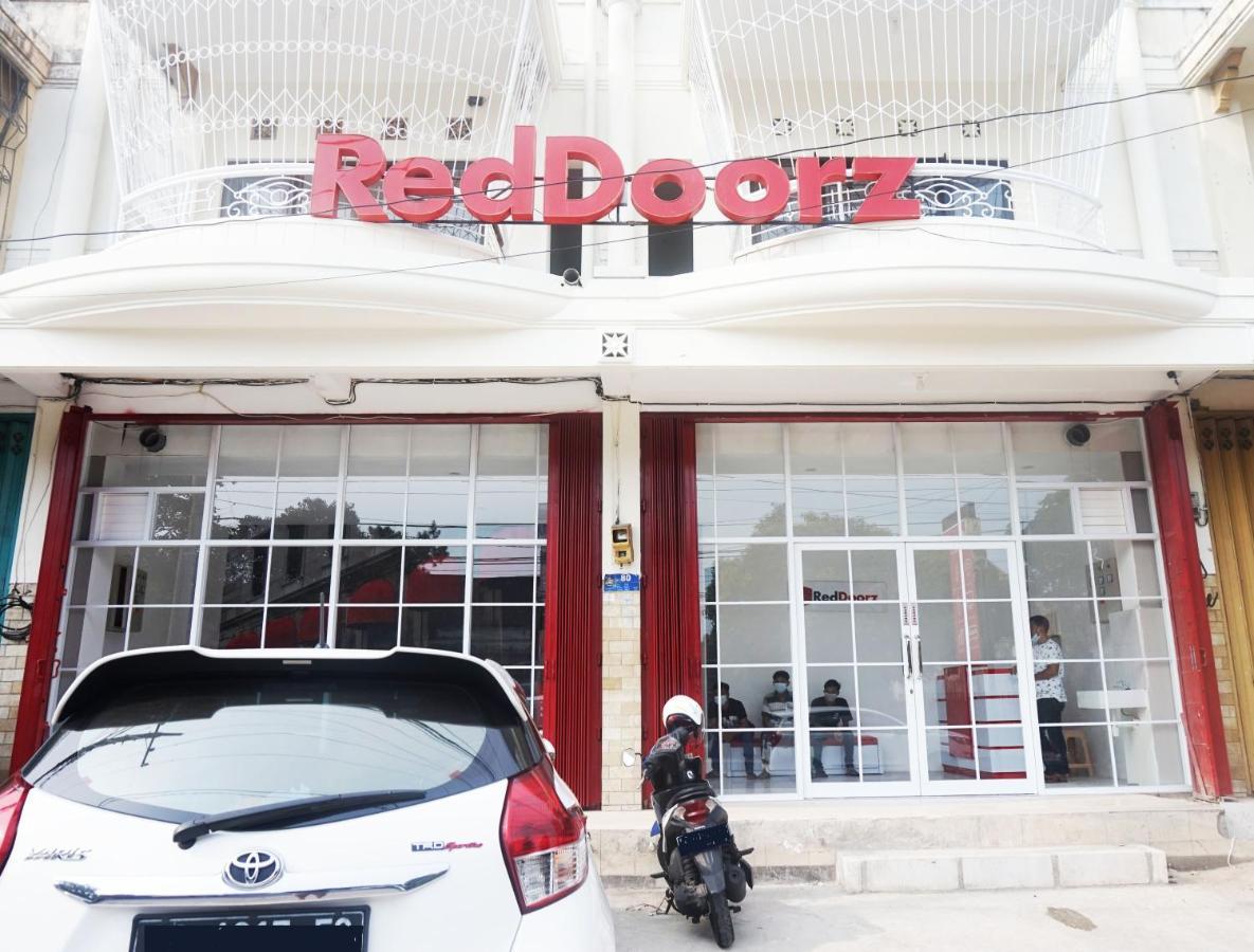 מלון Reddoorz @ Jalan Tanjung Blitar מראה חיצוני תמונה