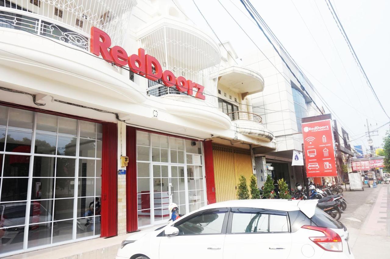 מלון Reddoorz @ Jalan Tanjung Blitar מראה חיצוני תמונה