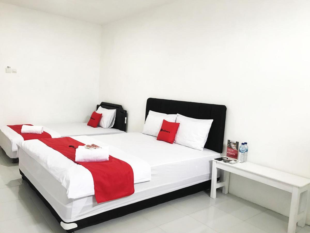 מלון Reddoorz @ Jalan Tanjung Blitar מראה חיצוני תמונה