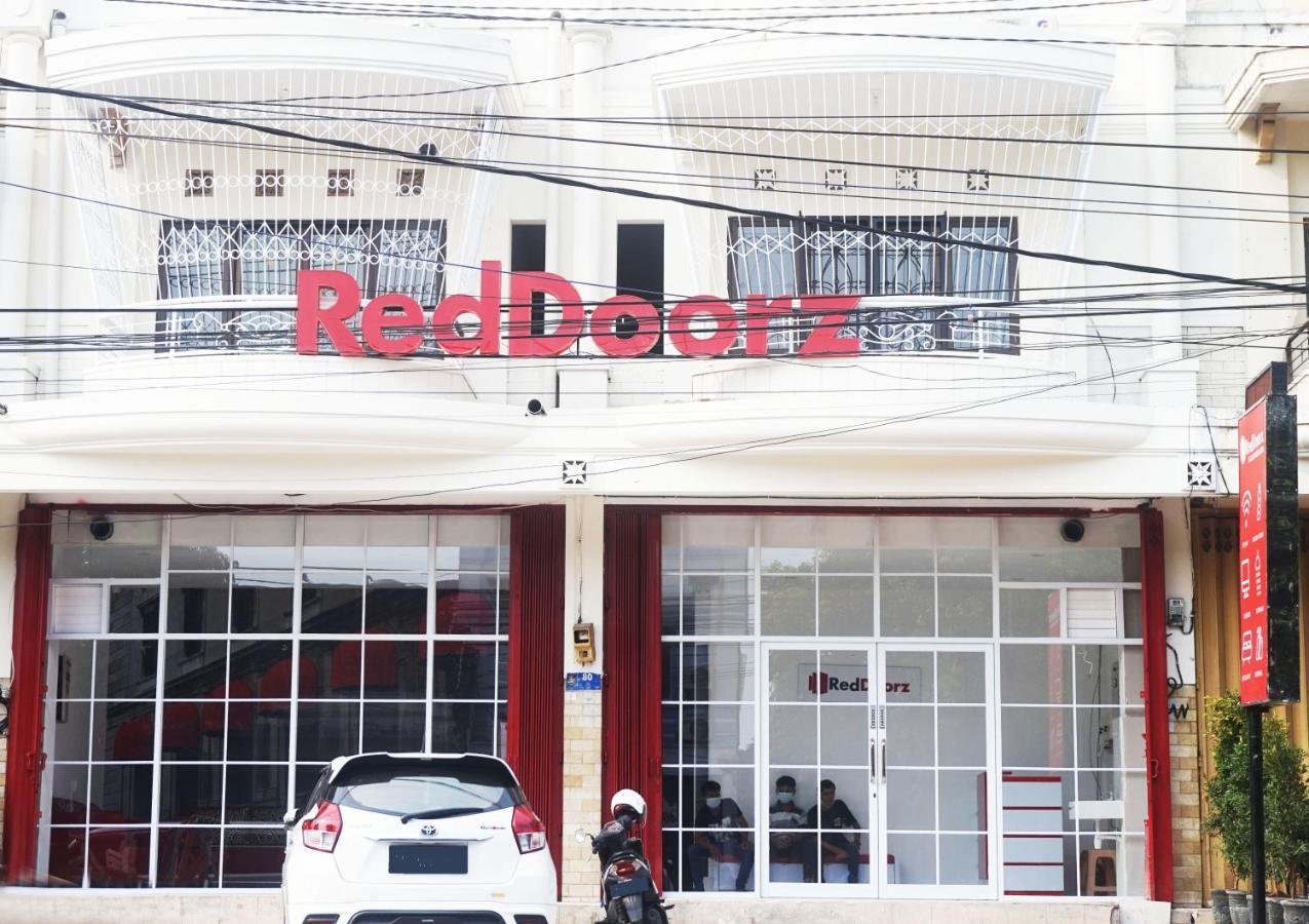 מלון Reddoorz @ Jalan Tanjung Blitar מראה חיצוני תמונה